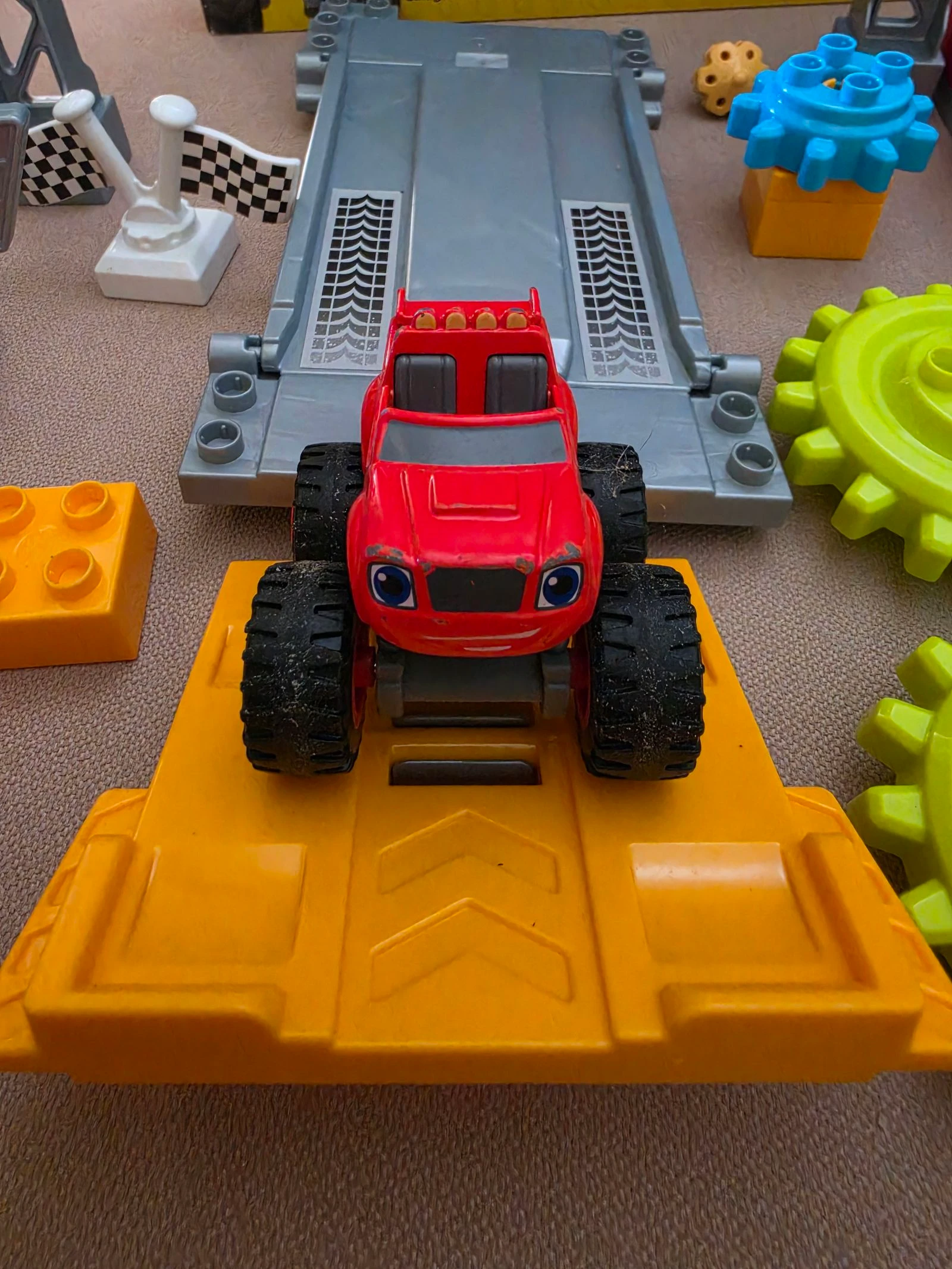 Blaze et les monster machines: Garage Axle City – photo 3